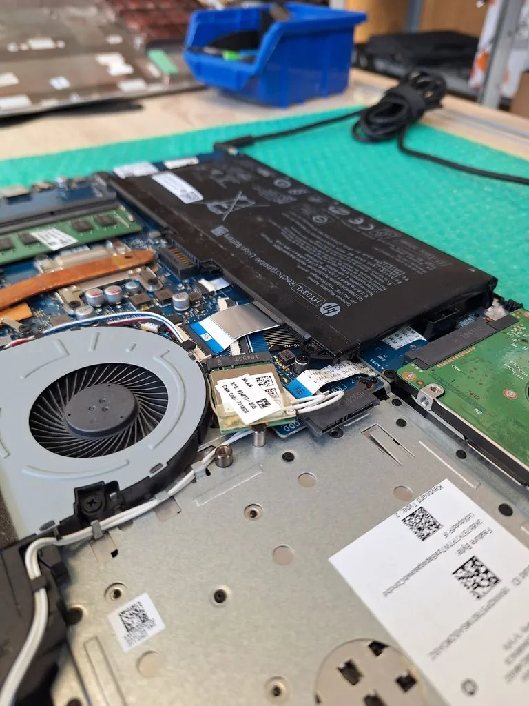 Batteria interna installata in un notebook HP